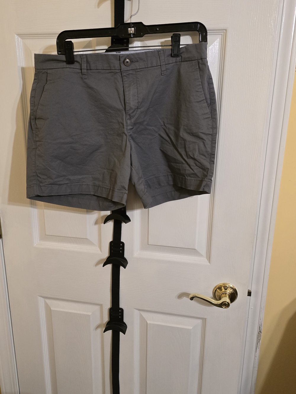 Old Navy Women's Gray Flat-Front Chino Shorts